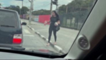 Chamamos a menina vendedora de bala do Farol ! Pra ser atriz pornô e foder gostoso dentro do nosso carro ! A novinha de 19 anos aceito e fodemos gostoso ela até ela gozar gostoso